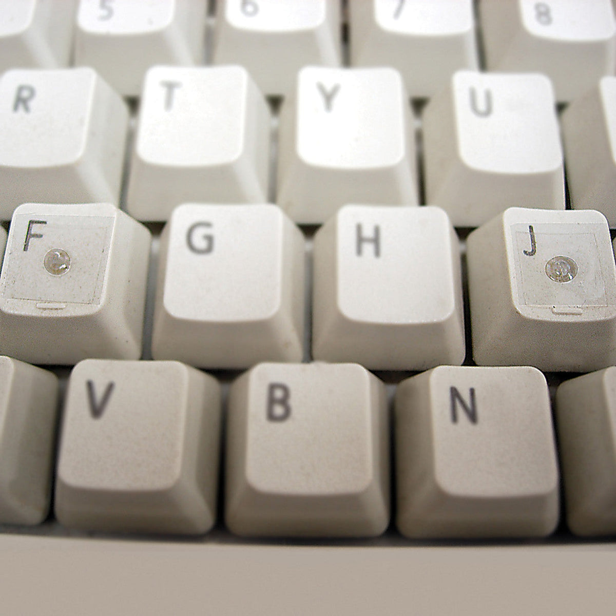 Two Spotter Loc-Dots on the F and the J key of a keyboard